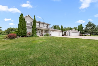 W7489 Westbrook Ln, Fond Du Lac, WI 54937