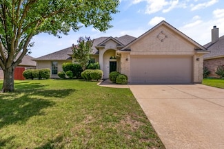 521 Willowview Dr, Saginaw, TX 76179