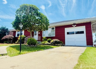 93 N Washington Ave, Colonia, NJ 07067