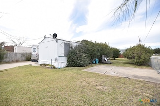 305 W Railroad St, Port Lavaca, TX 77979