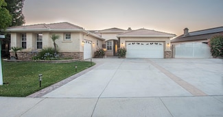 28371 Evening Star Dr, Sun City, CA 92585