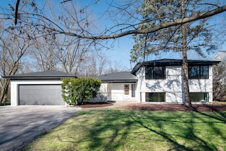1300 Sleepy Hollow Rd, Glenview, IL 60025