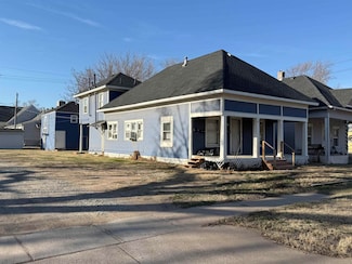 227 W 8th Ave, Hutchinson, KS 67501