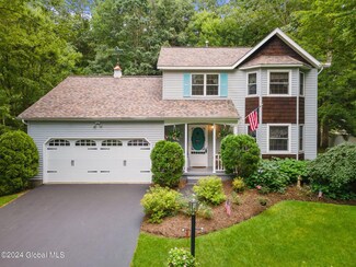 21 Damascus Dr, Gansevoort, NY 12831