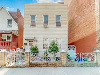 31-71 32nd St, Astoria, NY 11106