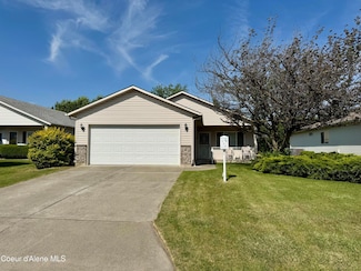 864 W Woodlawn Dr, Hayden, ID 83835