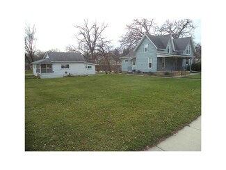 241 E Main St, Central City, IA 52214