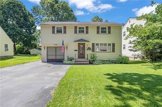 975 Whitlock Rd, Rochester, NY 14609