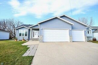 1921 33rd St S, Moorhead, MN 56560
