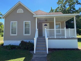 205 Dean St, Shelbina, MO 63468