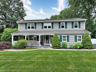 1 Martha Ln, Pearl River, NY 10965