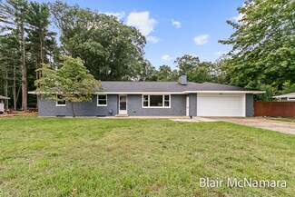 1751 Ritter Dr, Norton Shores, MI 49441