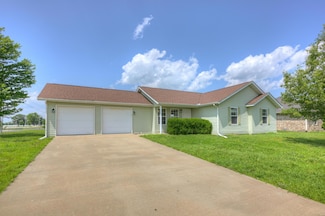 1445 Wyndham Ln, Carthage, MO 64836