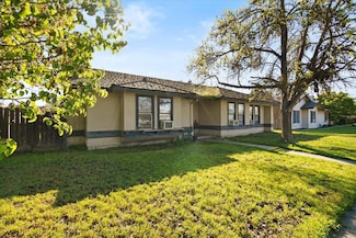 1222 N Laspina St, Tulare, CA 93274