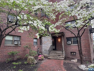 500 Linwood Dr Unit 2G, Fort Lee, NJ 07024