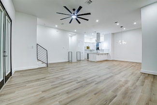 1913 Hoskins Dr Unit D, Houston, TX 77080