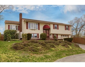 6 Rayner Cir, Stoneham, MA 02180