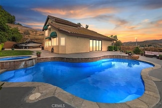 16450 Vista Grove Cir, Riverside, CA 92503