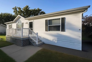 5713 Cabot Dr, Saint Paul, MN 55112