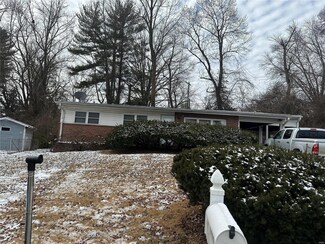1800 Glenbrae Ln, Saint Louis, MO 63136