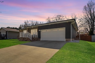 918 Colby Rd, Waterloo, IA 50701