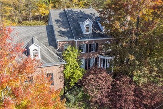 2 Forest Glen Dr, Pittsburgh, PA 15228