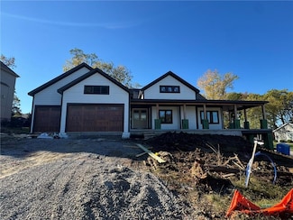 6130 S National Dr, Parkville, MO 64152