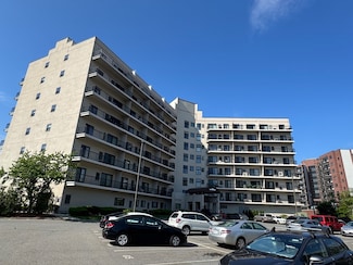 133 Commander Shea Blvd Unit 614, Quincy, MA 02171