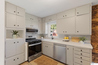 7324 Frederick Ave, La Vista, NE 68128