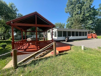 6915 Rowley Dr, Osseo, MI 49266