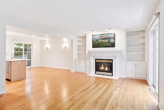 204 Central Ave S, Wayzata, MN 55391