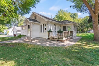 216 3rd St S, Delano, MN 55328
