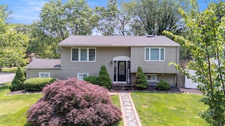 22 Pomper Dr, East Northport, NY 11731