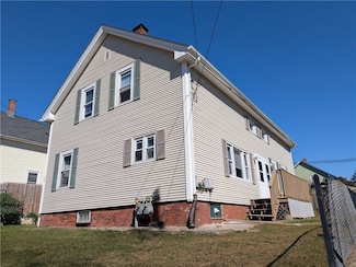 70 Pocasset St, Johnston, RI 02919