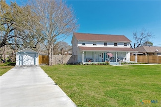 808 Center St, El Campo, TX 77437