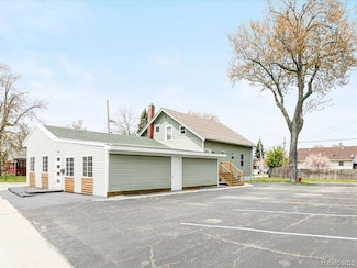 1639 Lapeer Ave, Port Huron, MI 48060