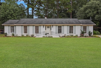 122 Pinewood Dr, Moncks Corner, SC 29461