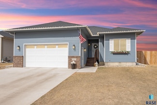 102 Atlantic Cir, Harrisburg, SD 57032