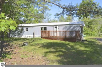 11311 E Omena Rd, Northport, MI 49670
