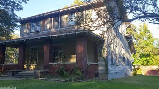 261 Harrison Ave NW, Camden, AR 71701