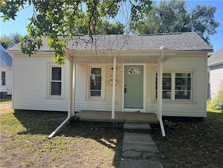 2713 Moultrie Ave, Mattoon, IL 61938