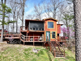 1814 Riverview Dr, van Buren, MO 63965