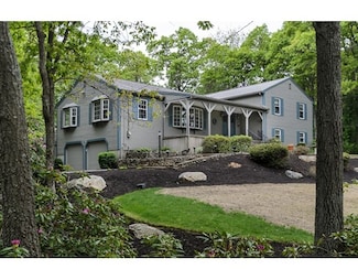 7 Oak Cir, Dover, MA 02030