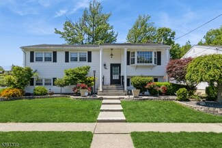 1 Hollywood Dr, Woodbridge, NJ 07095
