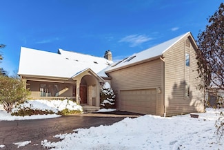 1307 Lakeside Ct, Worthington, OH 43085