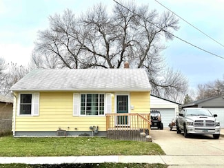 509 13th St NW, Minot, ND 58703
