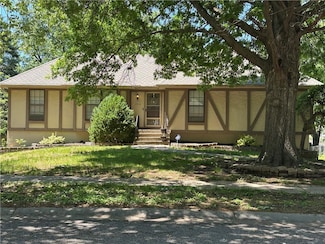 7916 Bradshaw St, Lenexa, KS 66215