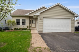317 Plymouth Ct, Sycamore, IL 60178