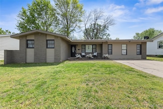 322 E Maple St, Skiatook, OK 74070