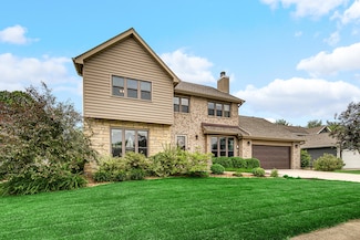251 Pineview Ln, Valparaiso, IN 46383